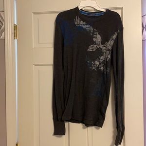 AE men’s top lightly worn. No tears or stains. Cotton/Polyester blend.